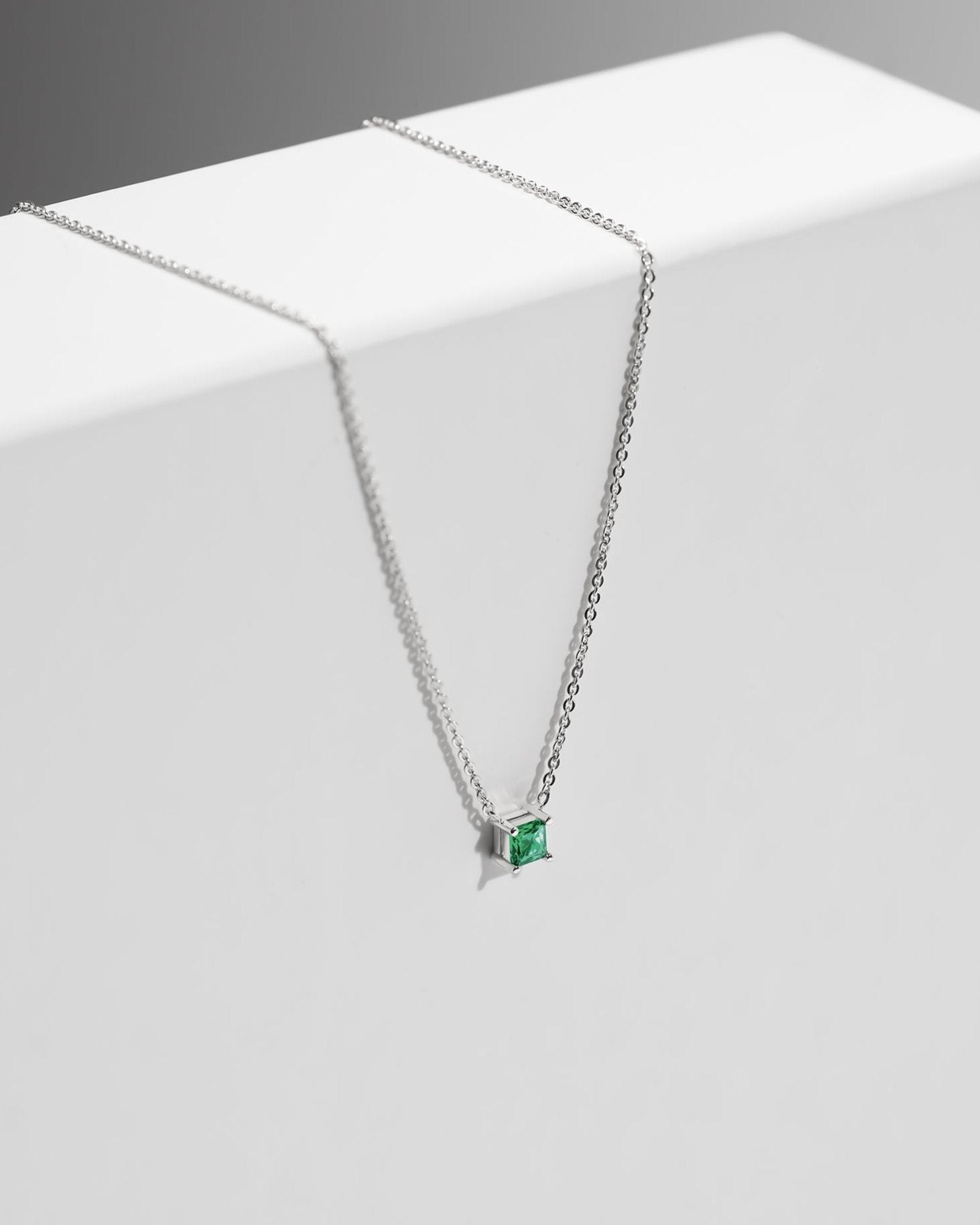 White gold Amazonia pendant