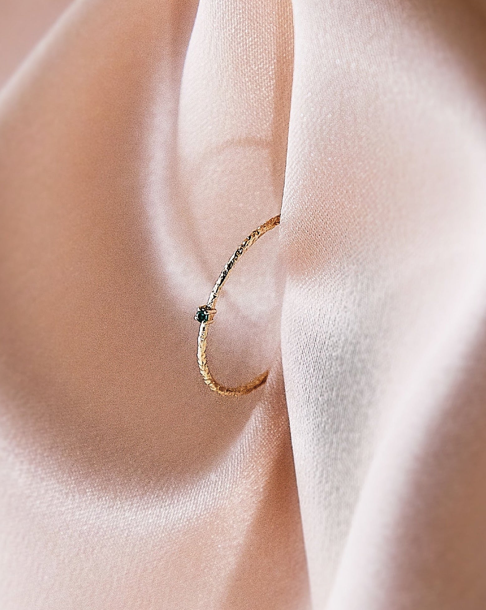 Anillo texturizado de oro rosa