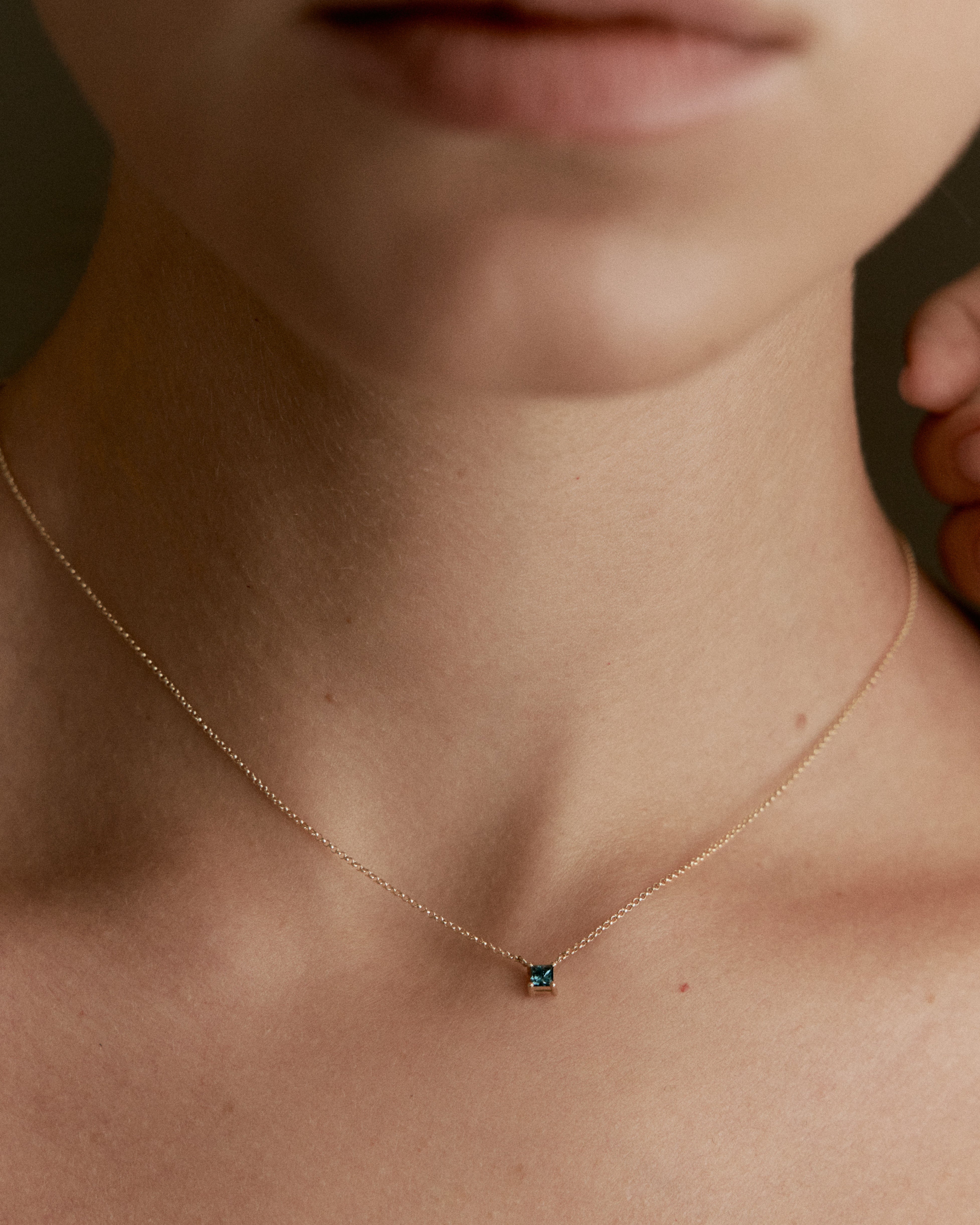 Yellow gold Deep ocean pendant