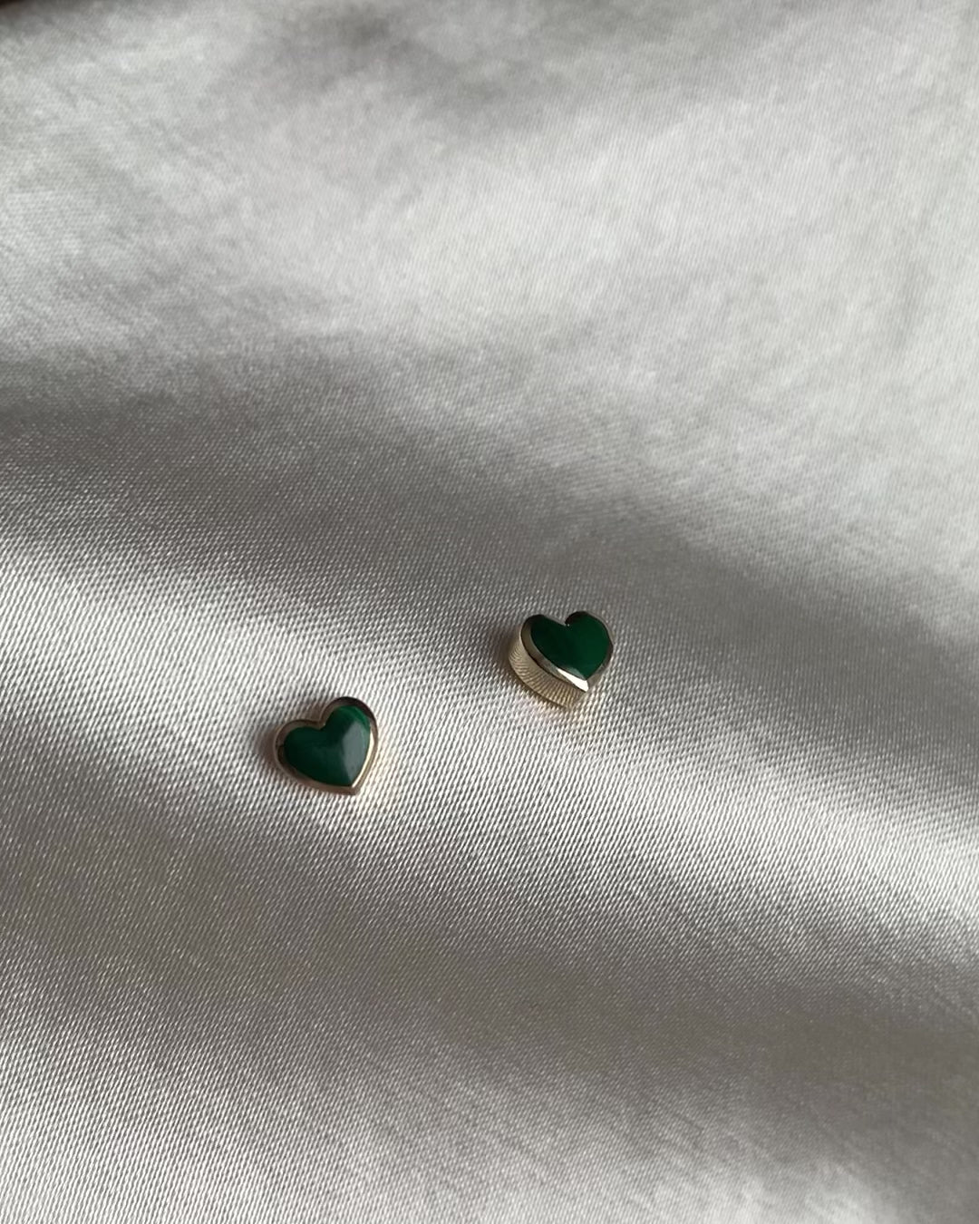 Yellow gold Malachite heart earrings