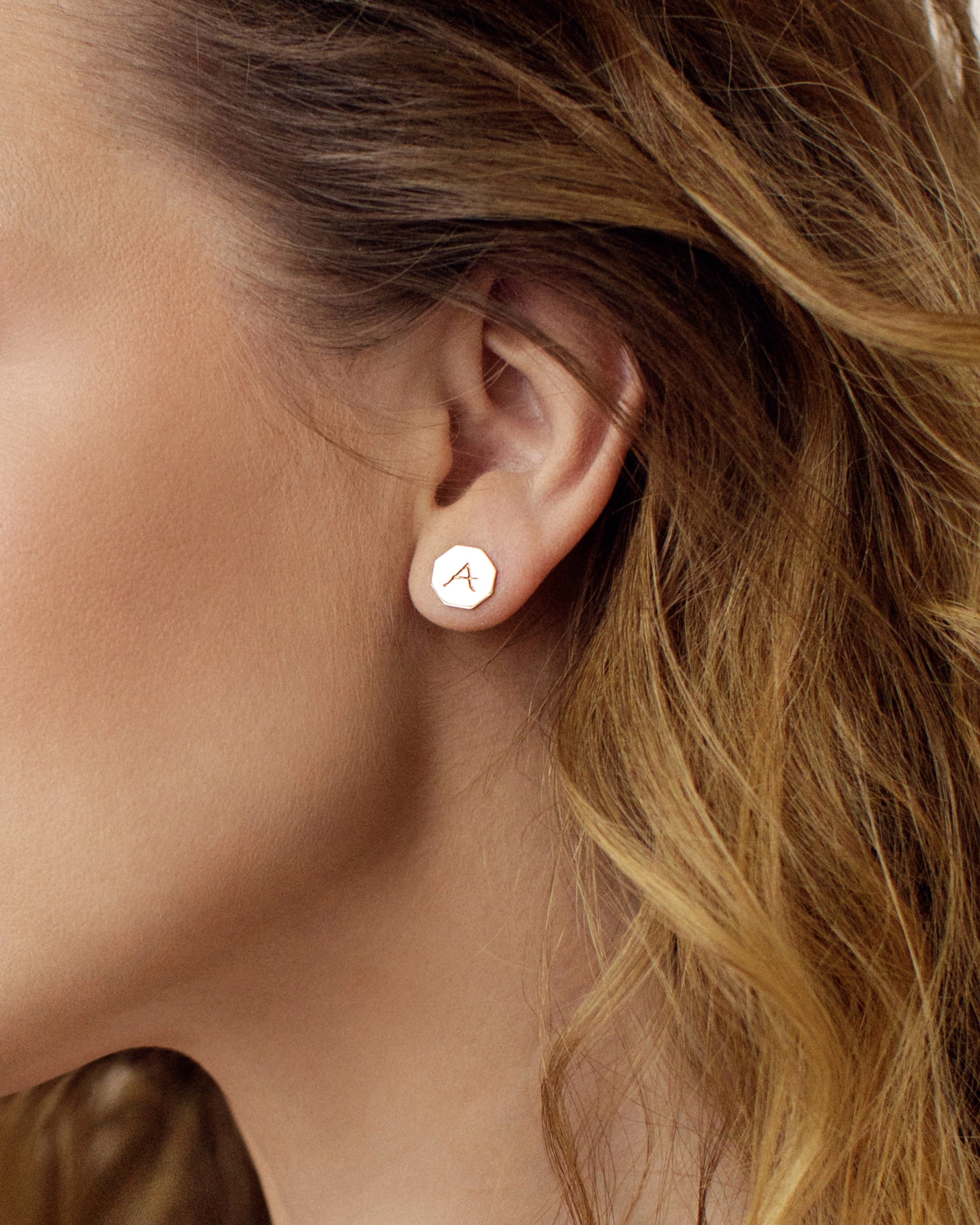 Yellow gold Letters mono-earring