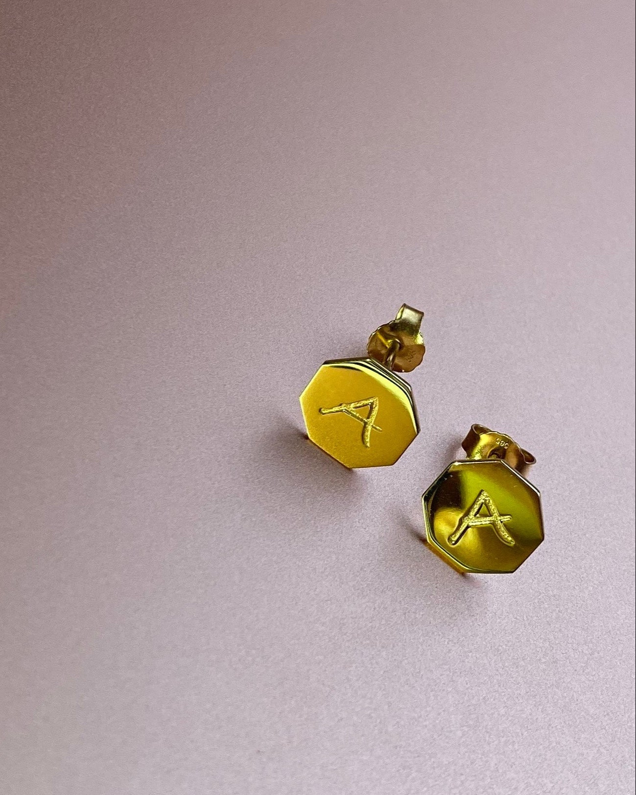 Yellow gold Letters mono-earring