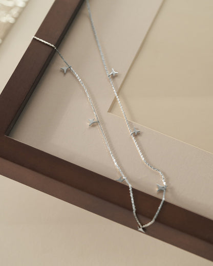 Collier étoiles AUMI en or blanc