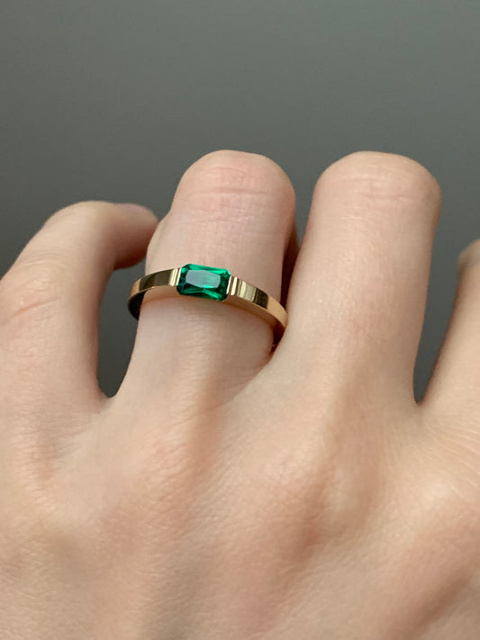 My Queen emerald ring