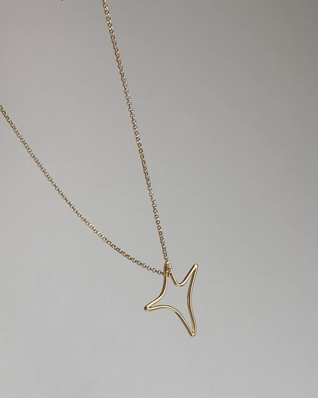 Yellow gold Big aumi star necklace